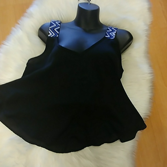 3/$25.-Bella D Crop Top - Picture 5 of 8